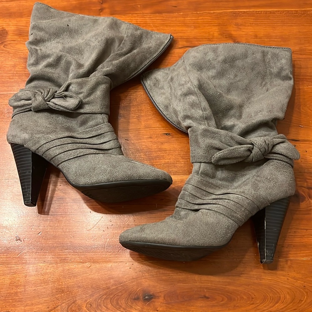 Attention Gray suede boots
